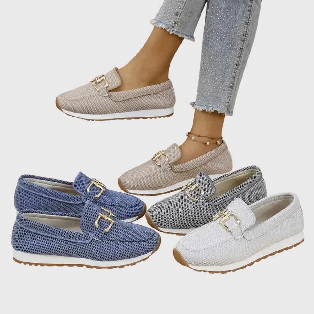 Zapatillas tipo mocasín.