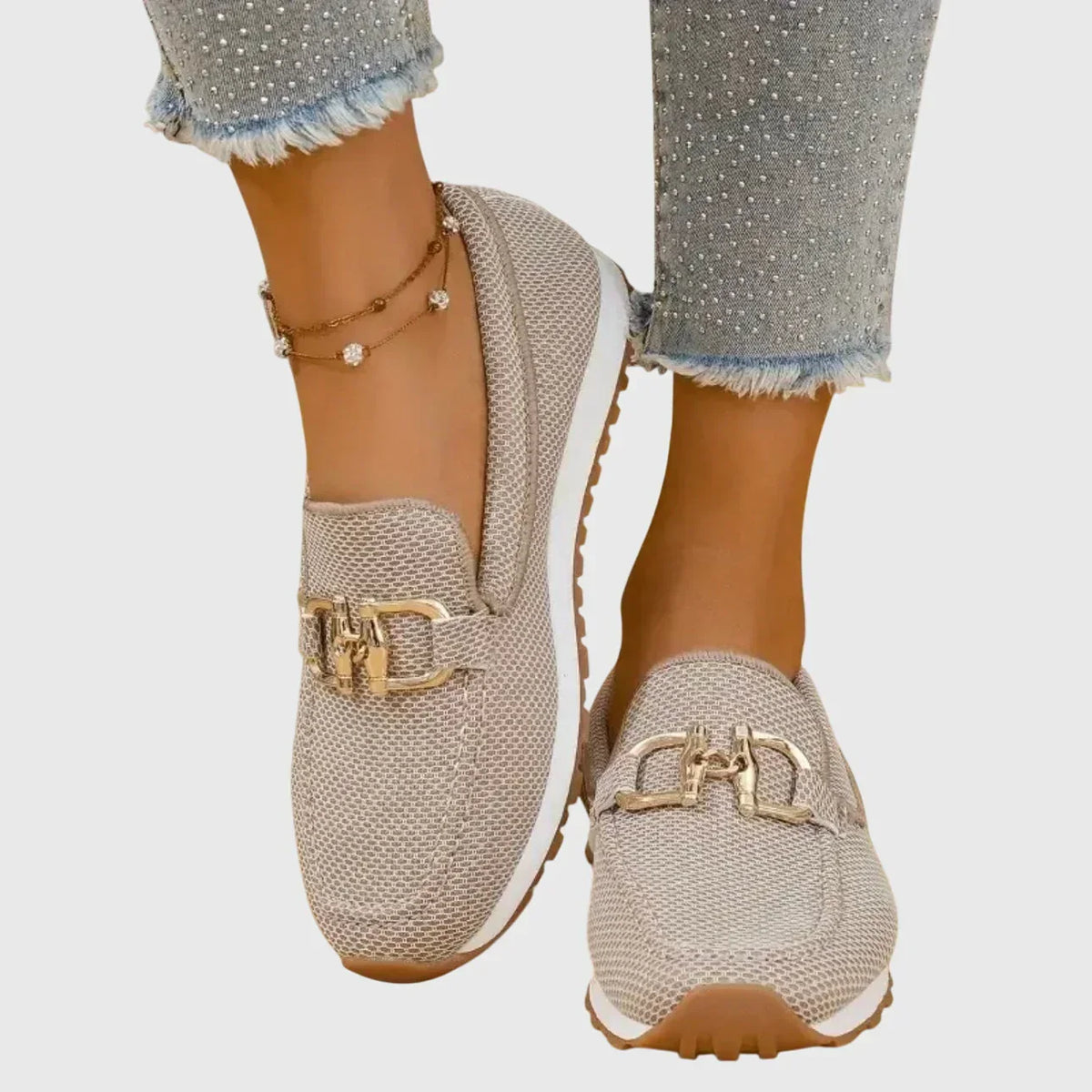 Zapatillas tipo mocasín.