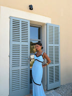 Vestido azul con detalles marrones