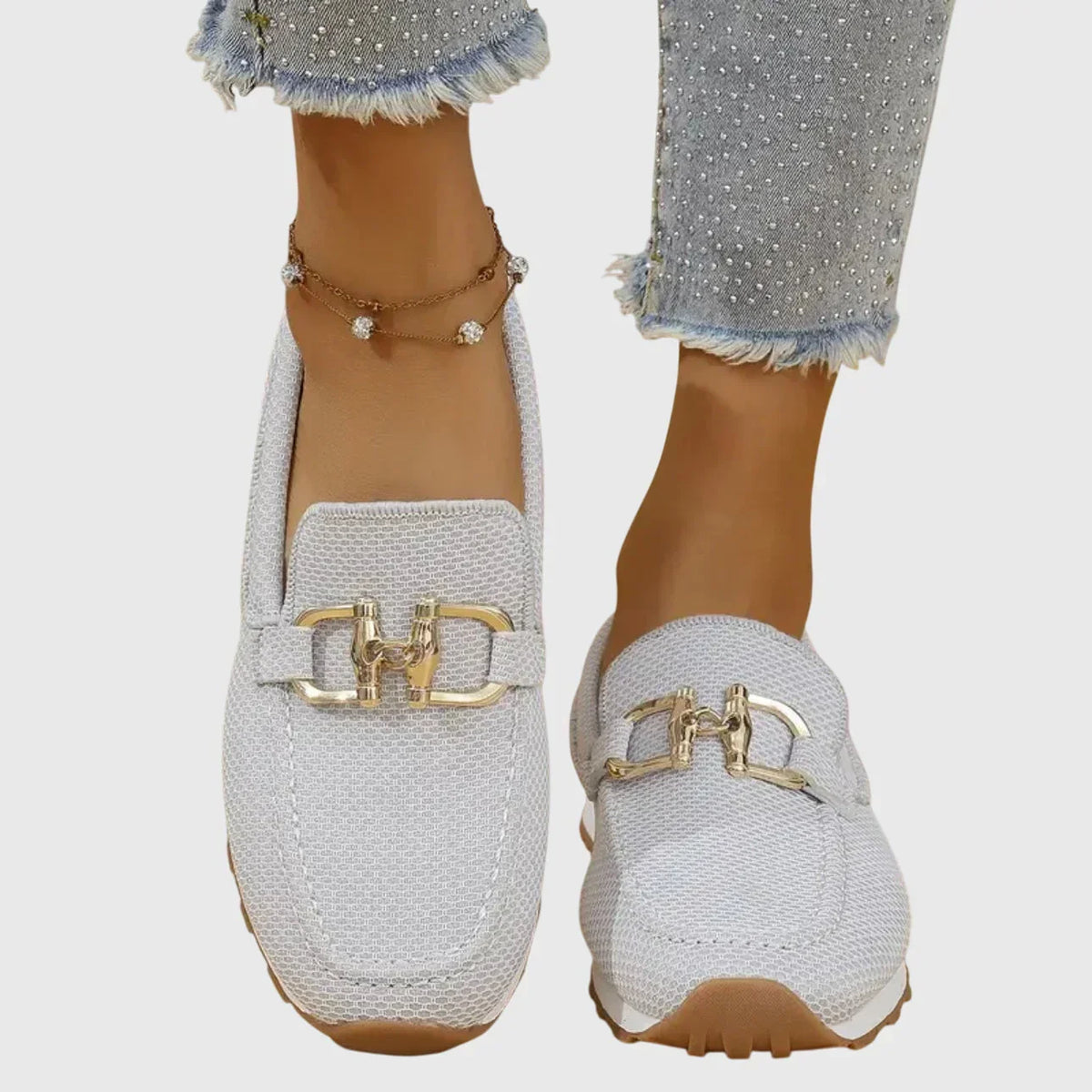 Zapatillas tipo mocasín.