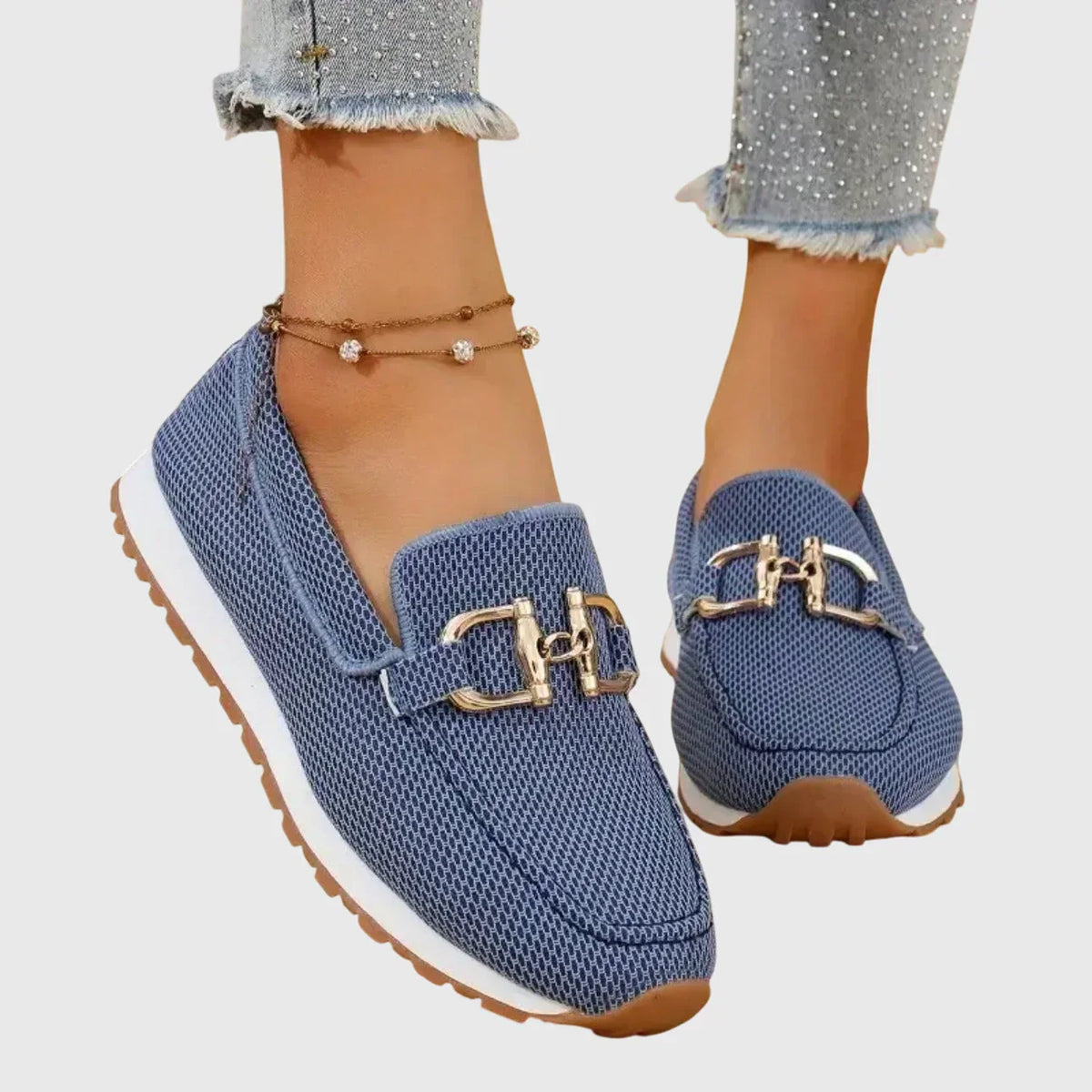 Zapatillas tipo mocasín.