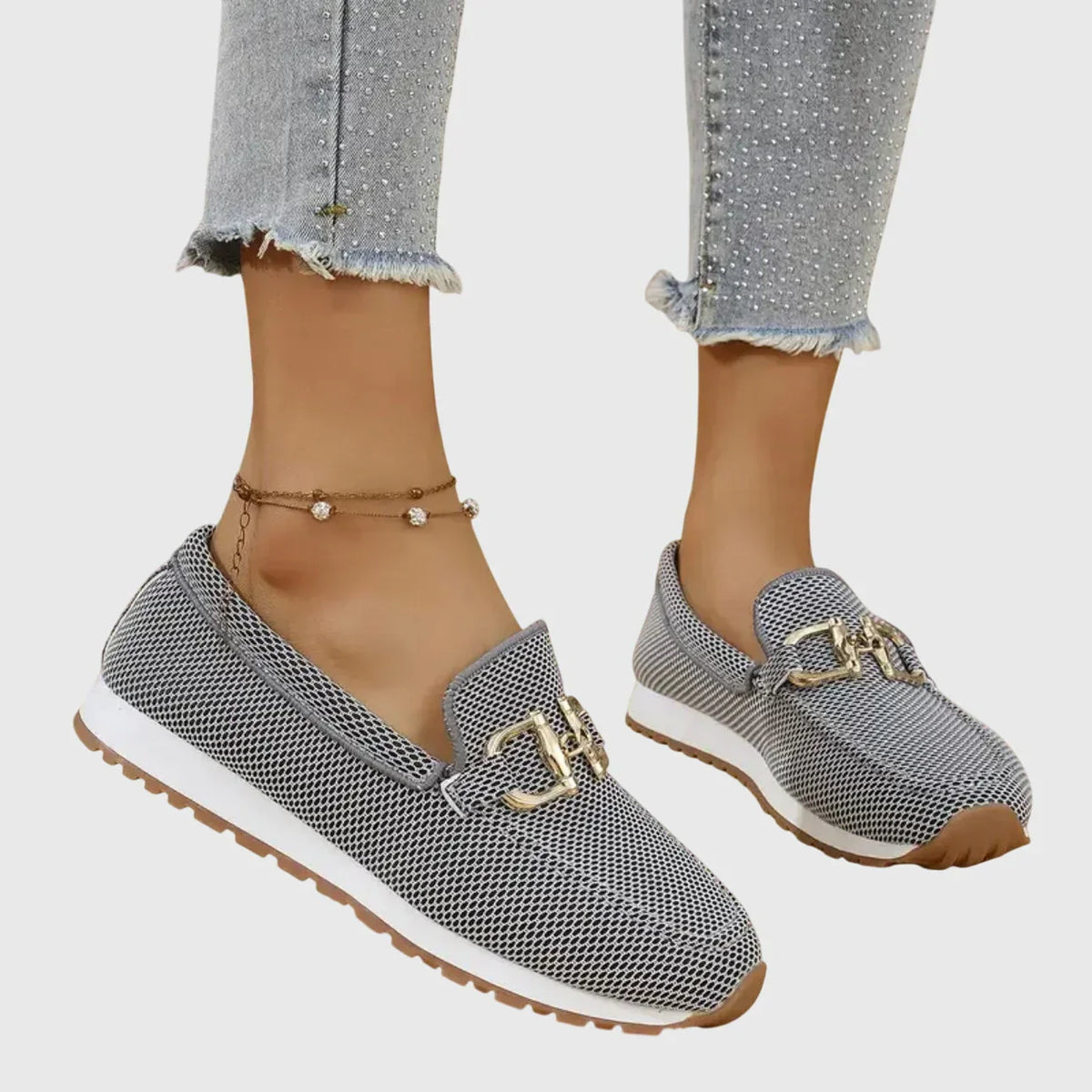 Zapatillas tipo mocasín.