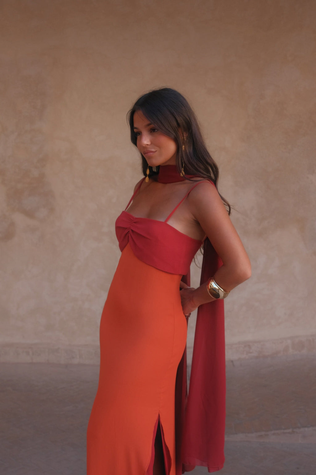 Vestido naranja y rojo