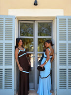 Vestido azul con detalles marrones