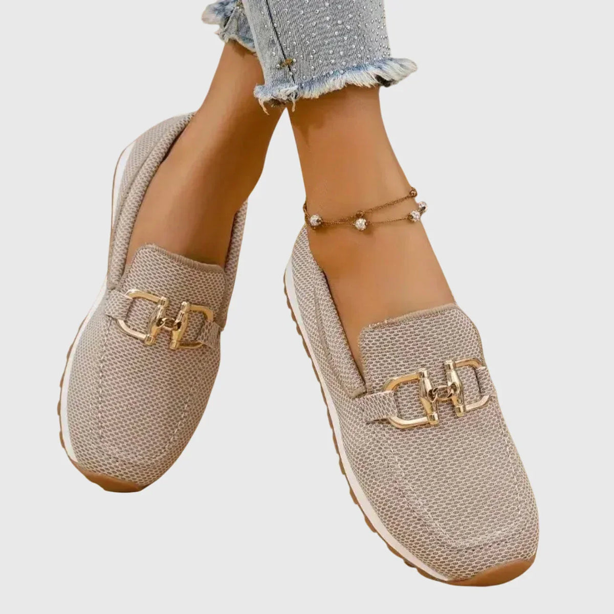 Zapatillas tipo mocasín.