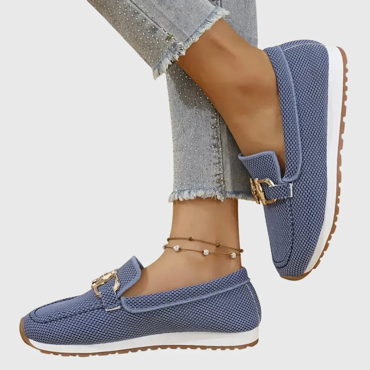 Zapatillas tipo mocasín.