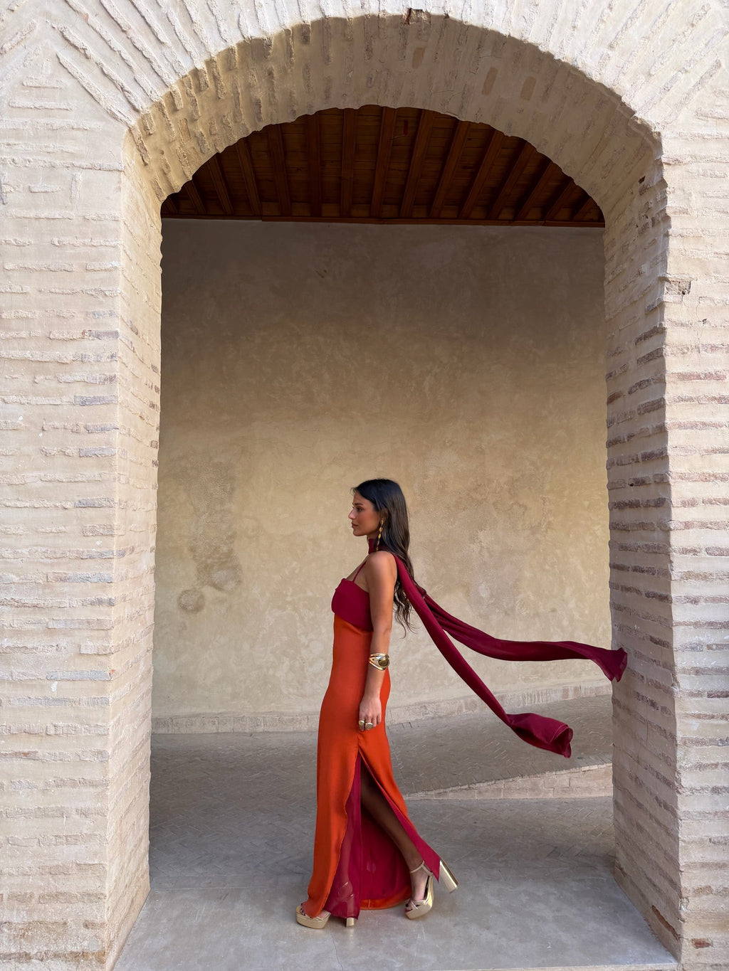 Vestido naranja y rojo