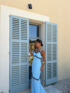 Vestido azul con detalles marrones