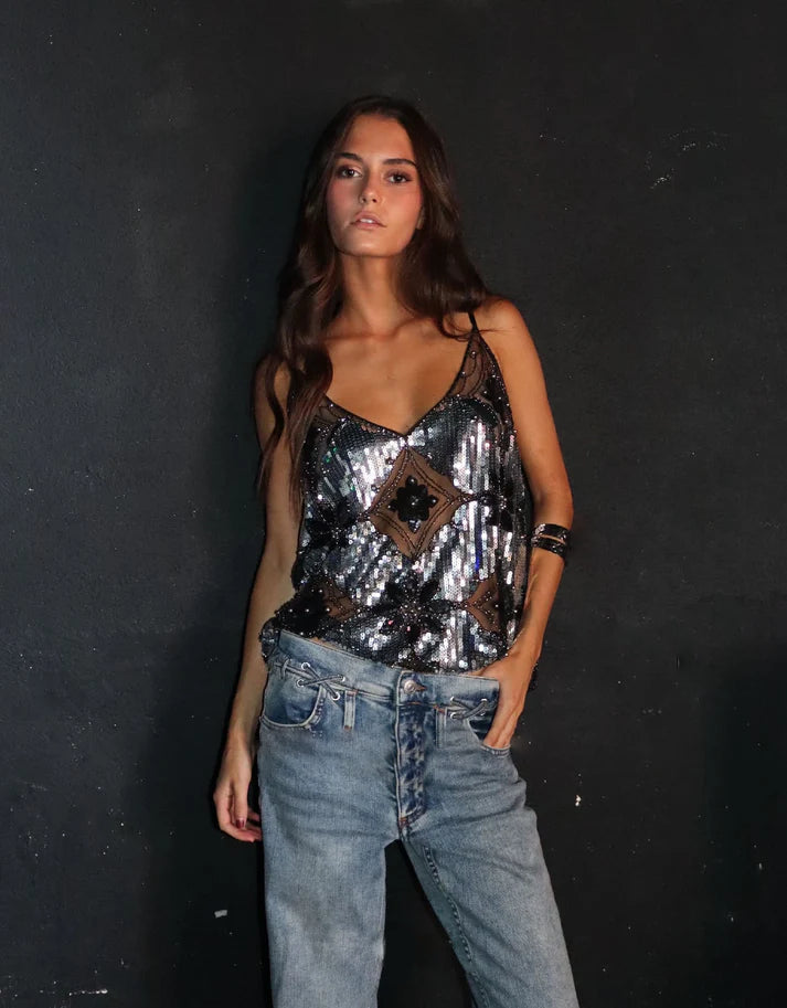 Mireia | Top glamuroso con tirantes finos y detalles brillantes ajustado